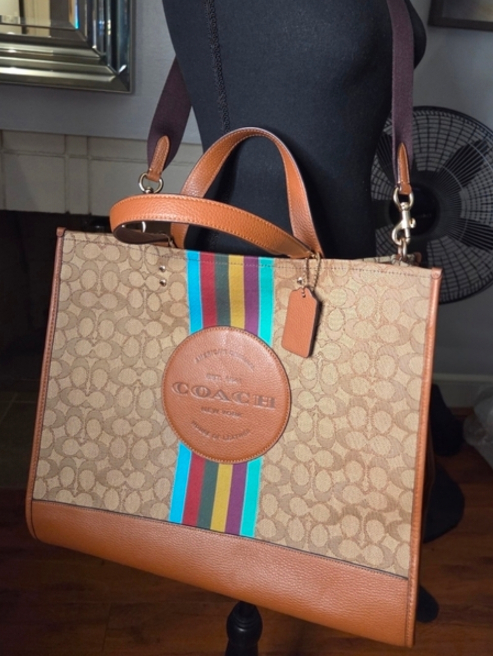 Coach Dempsey Tote 40 inch Signature Jacquard with Stripe and Coach Patch - Picture 2 of 6